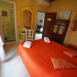 Nel Borgo Medievale Di - Lenottimediterranee Affittacamere Cervo
